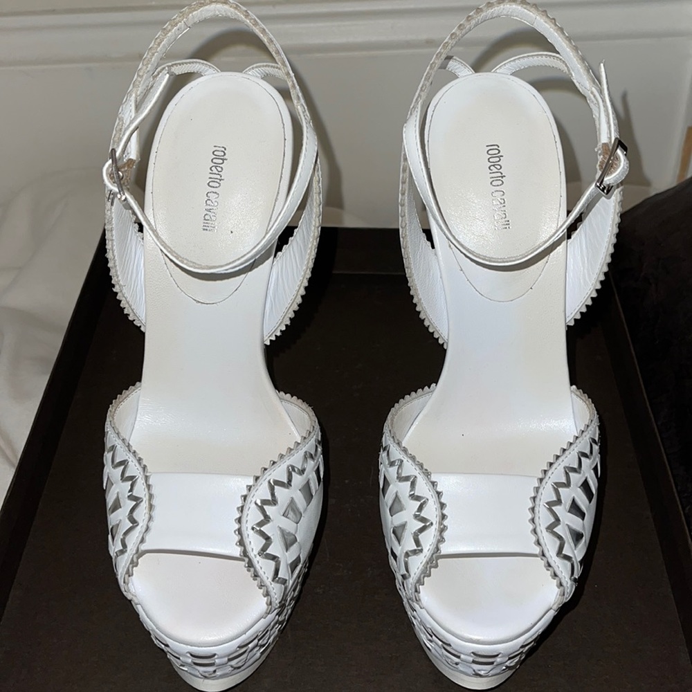 Roberto Cavalli white leather Vitello heels!!